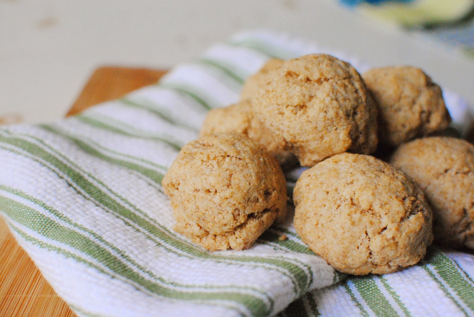 easy-5-ingredient-dinner-rolls-feathers-in-our-nest