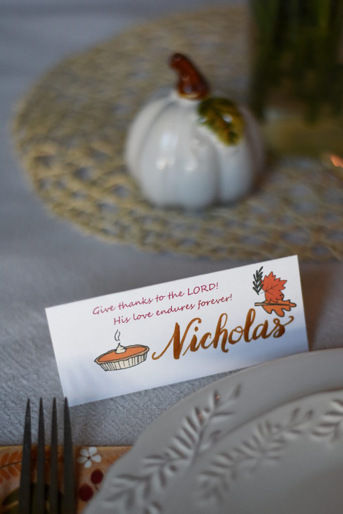 Printable Thanksgiving Conversation Place Cards | fun & whimsical design | easy to print & use to decorate your Thanksgiving table! | Thanksgiving conversation starters  |  Feathers in Our Nest