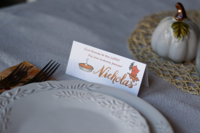 Printable Thanksgiving Conversation Place Cards | fun & whimsical design | easy to print & use to decorate your Thanksgiving table! | Thanksgiving conversation starters  |  Feathers in Our Nest